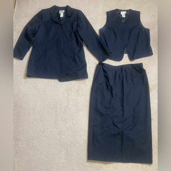 Danny & Nicole Dresses & Skirts - Danny & Nicole Navy Suit Set